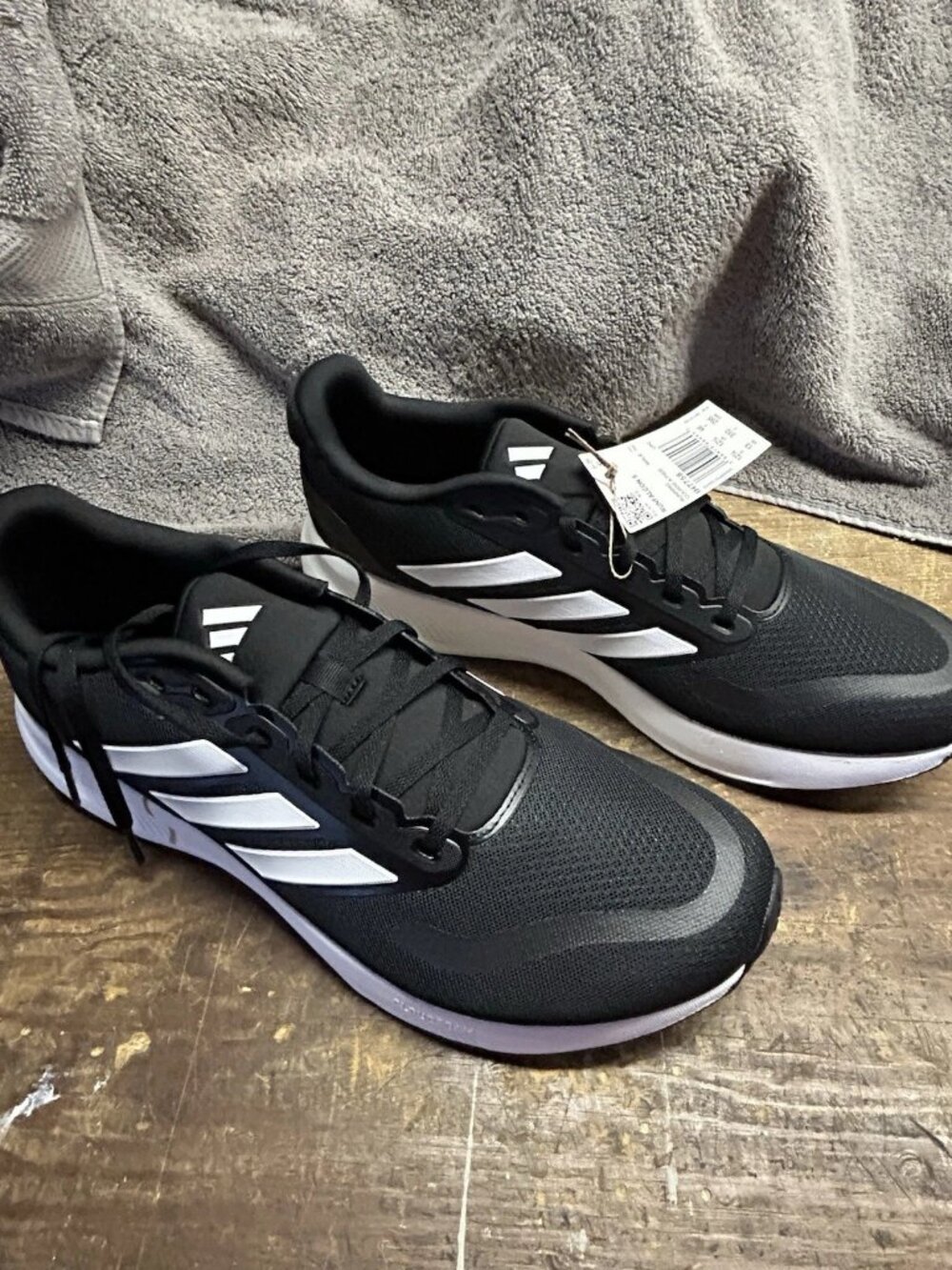 **NEW**- Adidas Runfalcon 5 Black/White Size 13 Men
